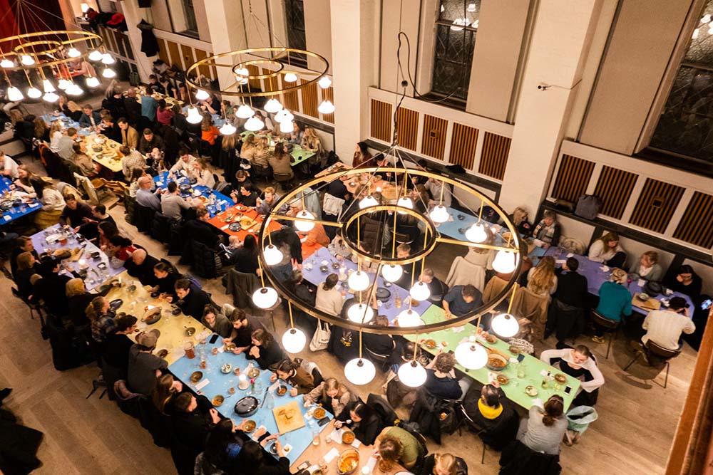 誰かとの食事が孤独を減らす。デンマークに広がるコミュニティ・キッチン