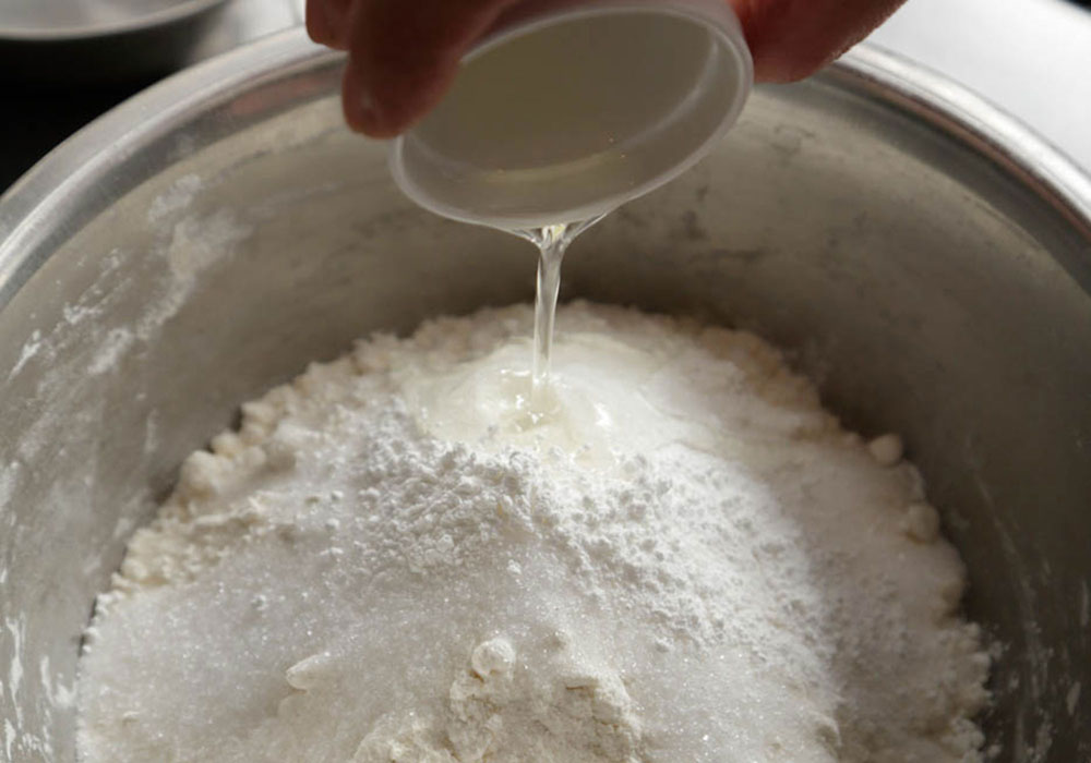 材料を混ぜ合わせる