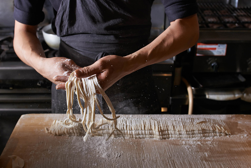 【DIYレシピ18】名酒場「高太郎」に教わる、手打ちさぬきうどんの作り方