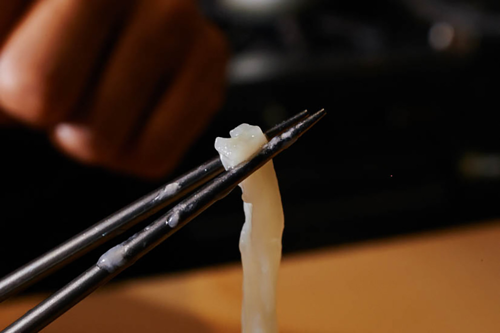 茹で具合を確認する