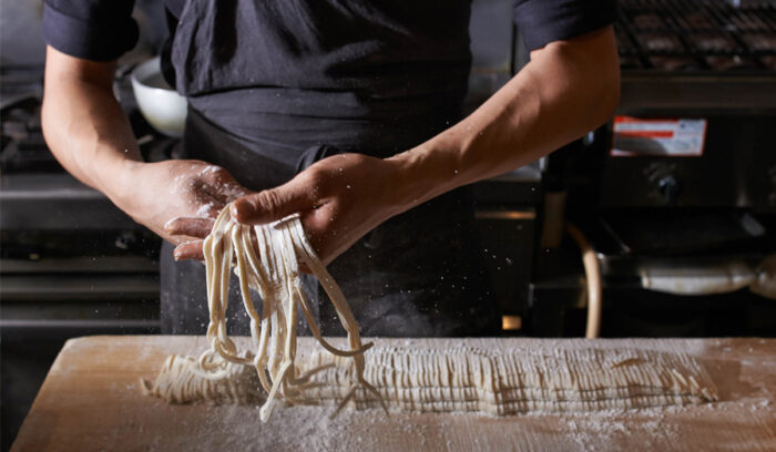 名酒場「高太郎」に教わる、手打ちさぬきうどんの作り方