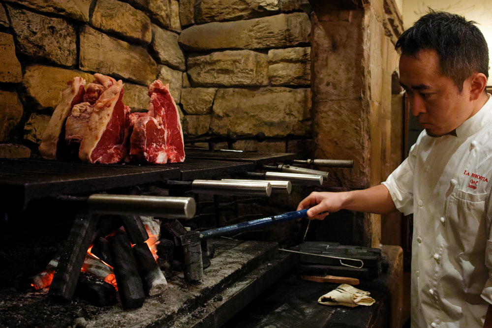シェフたちが熱い視線！グラスフェッドの肉焼きレッスン