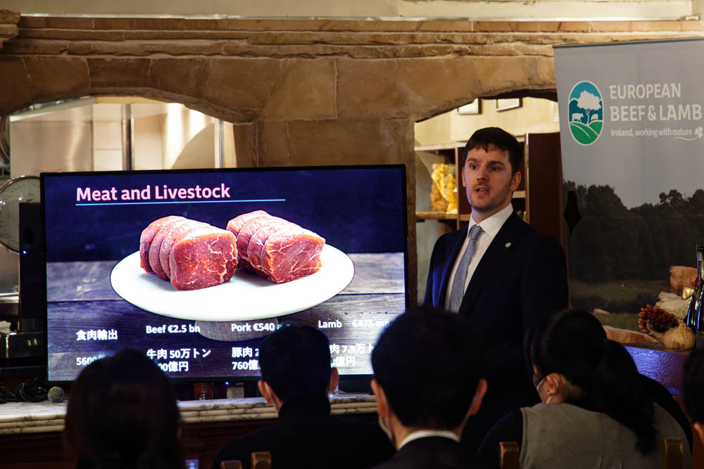 アイルランドの食肉輸出額は40億ユーロ、牛肉の輸出額は25億ユーロ。「農業で経済が成り立っている国です」とジョー・ムーアさん。