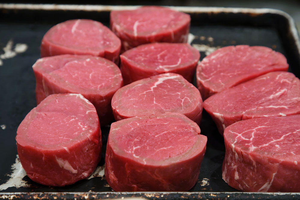 ヒレはきめの整った赤身だが、火を入れてもパサつかず、しっとり仕上がる。