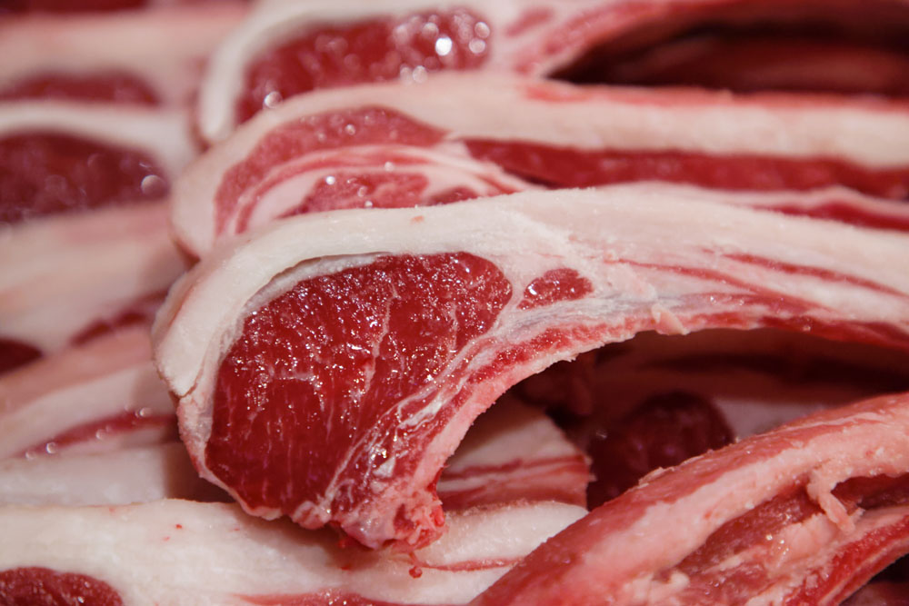 「草を食べて育った羊は香りが優しく、脂はすっきりとキレが良くて食べやすい」とジョンさん。