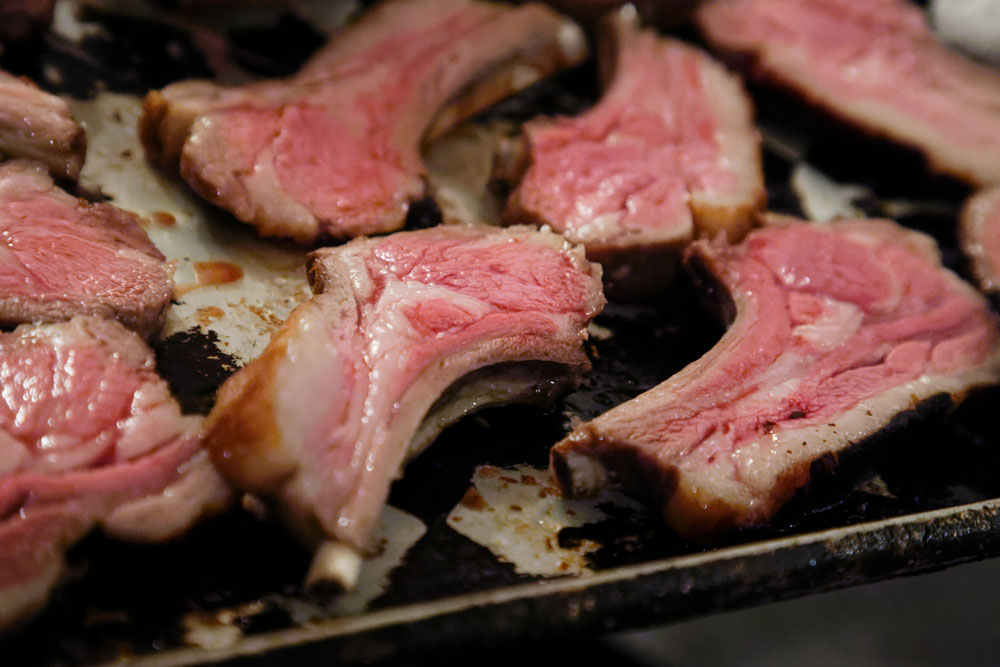 たっぷりと肉汁を抱え込んでいる。見るからにジューシーでおいしそう。