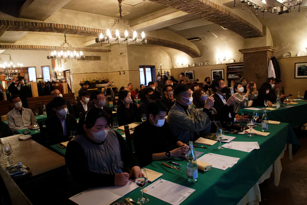 参加者から、「生産現場を想像しながら試食することで理解が深まった」「政府の取り組みの数々に信頼できると感じた」などの感想が寄せられた。