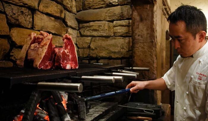 シェフたちが熱い視線！グラスフェッドの肉焼きレッスン