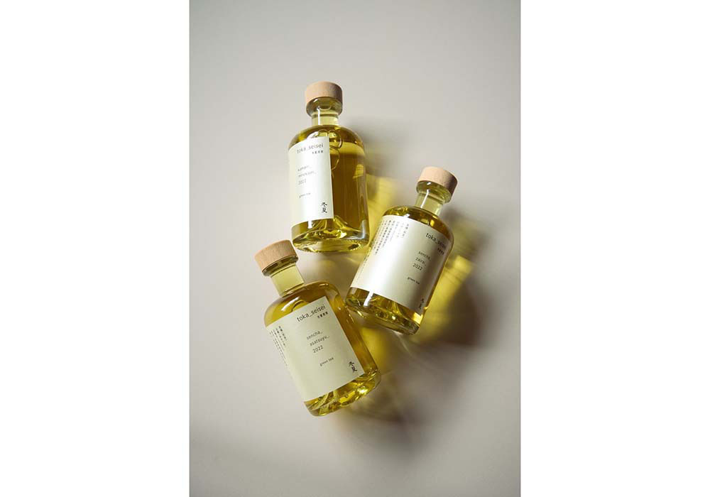 「冬夏青青」。液体が内包するアロマの数々がラベルに記され、イマジネーションをかきたてる。