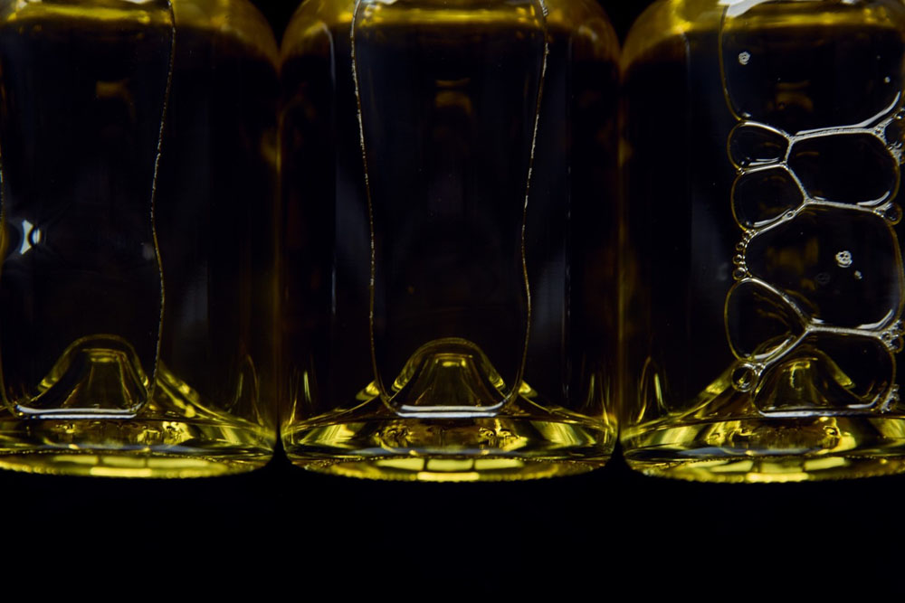 茶葉が蓄えた「生命のうごめき」を水に移し取る。水も生きていなければ受け止められない。「繰り返し繰り返し“手で考える”中で確立した独自の淹れ方」と奥村さん。