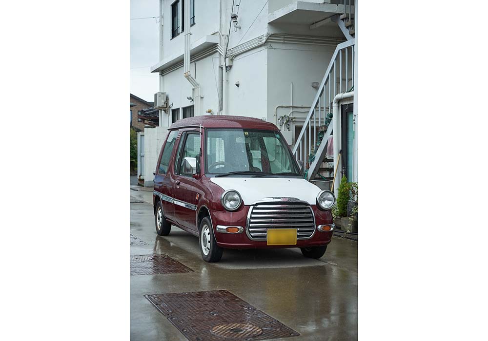 各地への旅は、愛車「あずき」で。1999年式の三菱「トッポ」。「パンを積んで出かけたり、野菜や素材をいっぱい乗せて帰ったり」