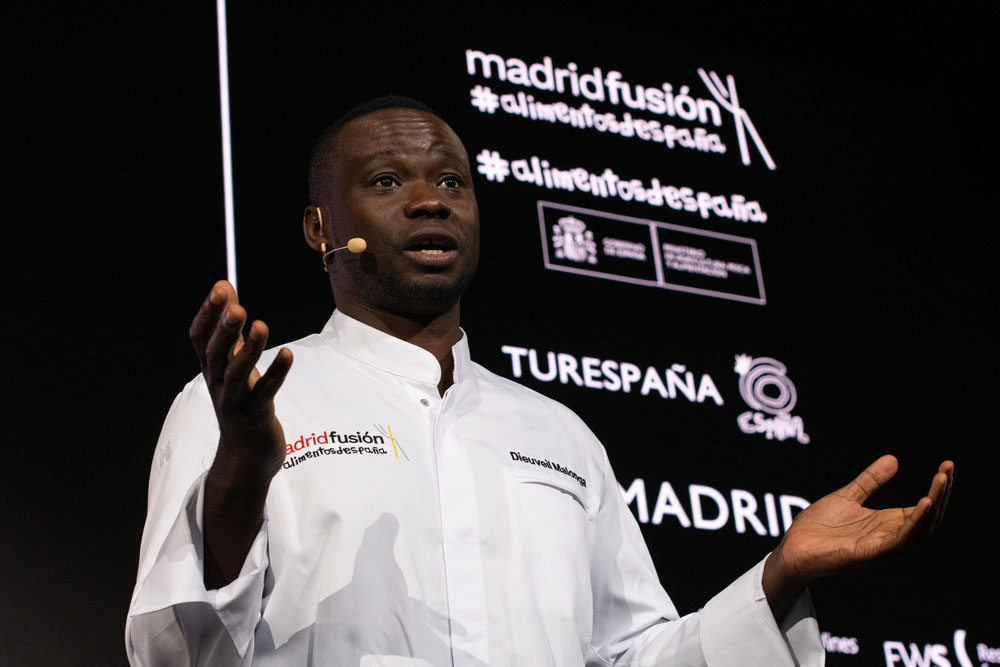 アフリカ出身かつ欧州で修業した彼ならではの「アフロフュージョン」のスタイルは、多くのアフリカのシェフに支持されながら両大陸で伝播してゆくに違いない。