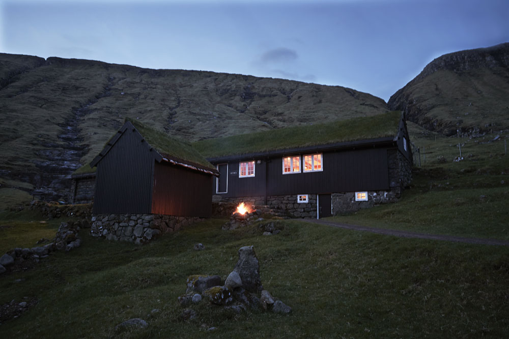 「人は行ったことのない場所、見たことのないもの、新しいものを探している」と言うシェフ。この島でしか採れない素材も多い。 ©Claes Bech-Poulsen