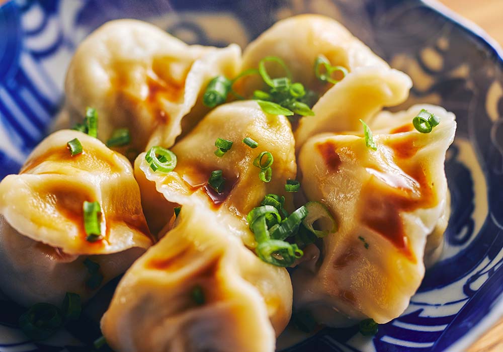 野菜餡に米粉をまぶして蒸して、肉のような弾力に。「野菜団子／水餃子」プラントベースの始め方