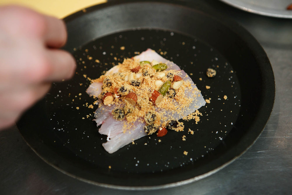 パン粉をのせる