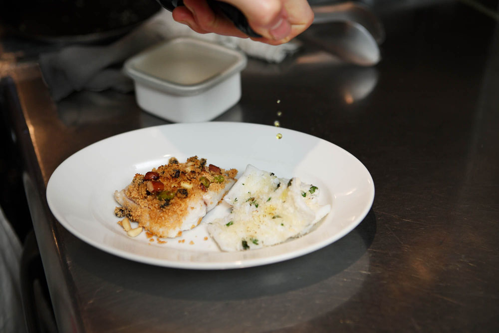 オリーブ油をかける