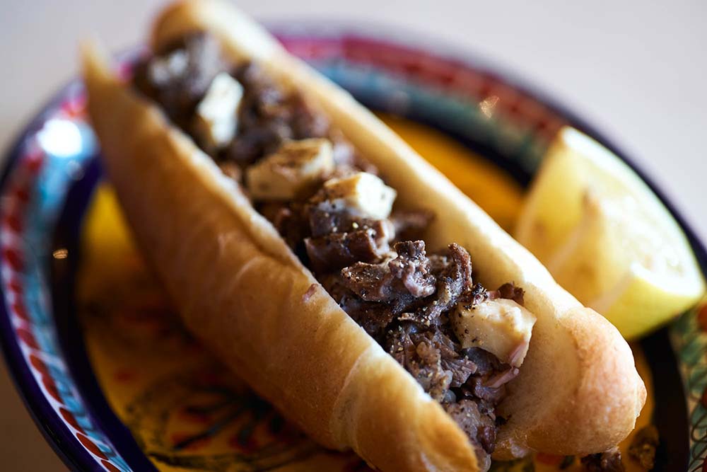 シチリアおじさんの昼飲みの友。牛くず肉サンド「フリットラ」