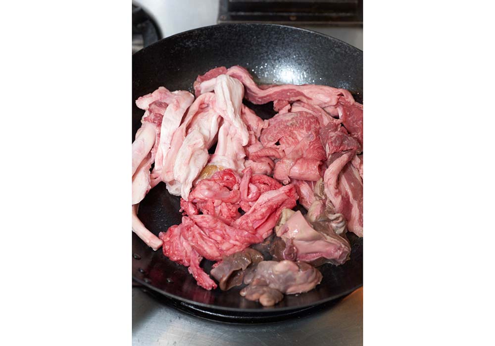 フライパンを強火で熱する