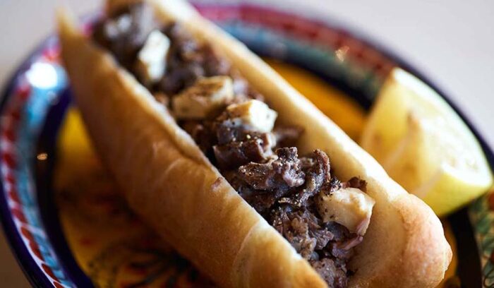 シチリアおじさんの昼飲みの友。牛くず肉サンド「フリットラ」