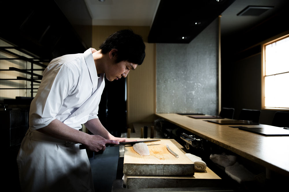 店主の藤岡雅貴さん。料理を志した時から和食一筋。今年で37歳。