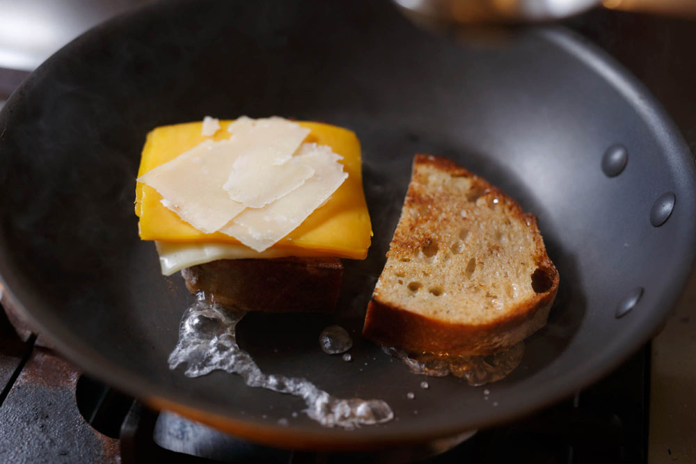 水を少量加える