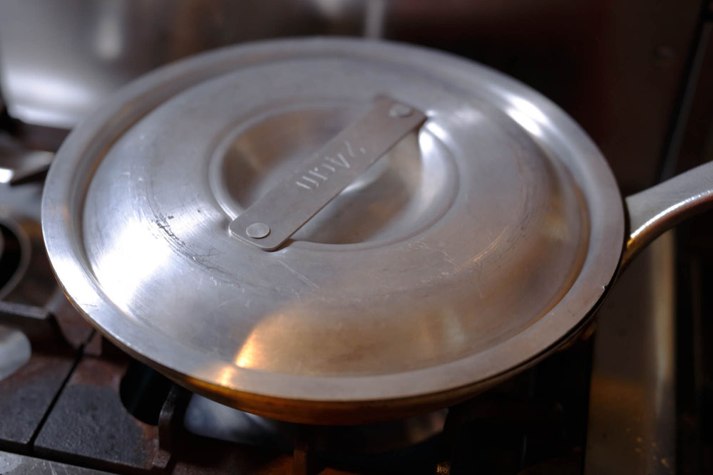 蒸し焼きにする