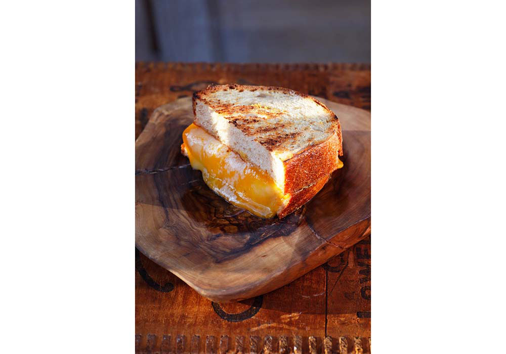 アメリカの定番ホットサンド。サクッと焼いたパンの間からトロトロのチーズがとろける出来立てを味わいたい。