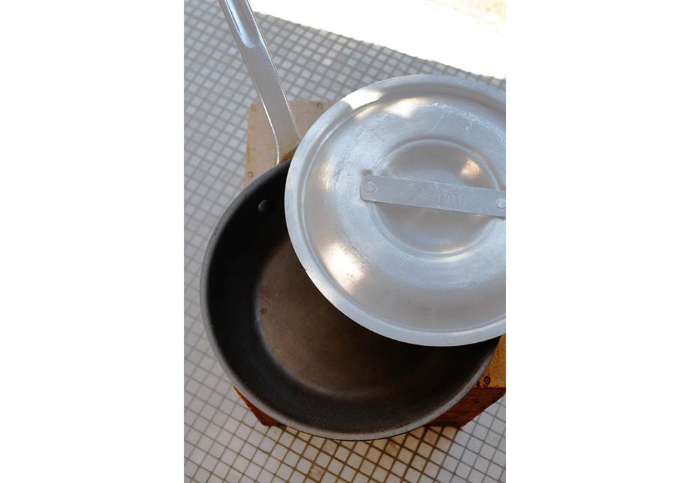 フライパンや焼き網で焼く バターを塗ってフライパンや直火で炙ることで、表面は香ばしくバリッと、生地の中は潤いが持続。焼き目の香りが食欲を刺激する。