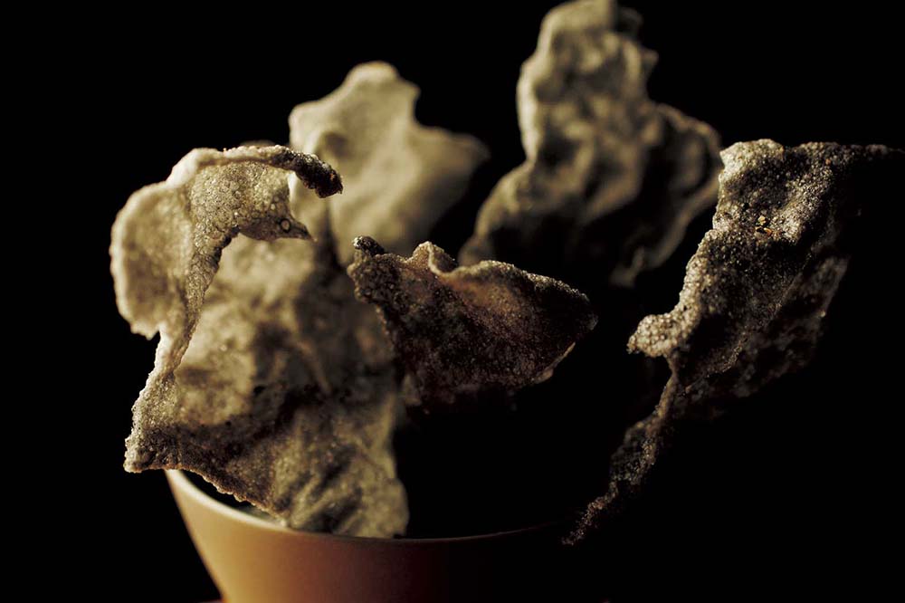 葛と竹炭のチップス