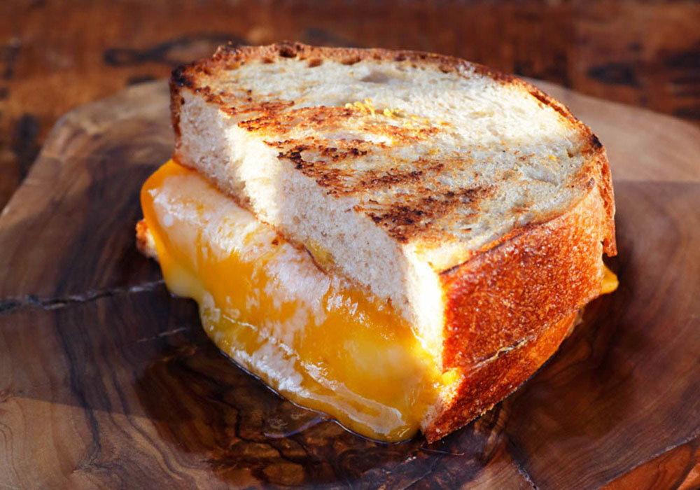 とろけ出るチーズ！病みつきホットサンド「グリルドチーズ」