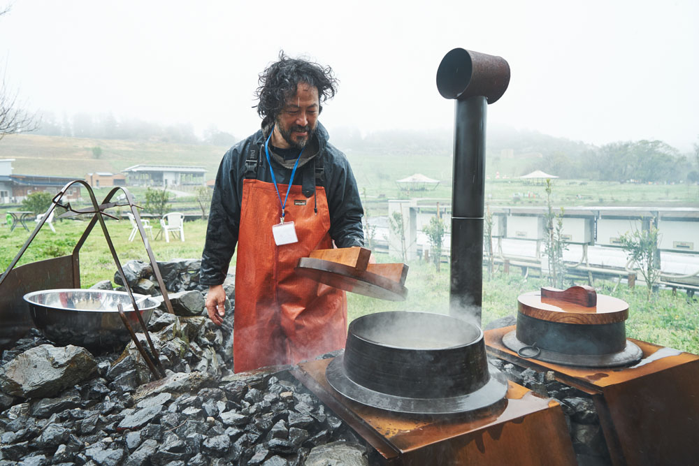 大豆は木更津、君津周辺で守られてきた伝統ある品種「小糸在来（こいとざいらい）」。大豆も敷地内の畑で育てたもの。