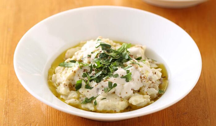 丸焦げナスがスモーキー。ナスと練りゴマのペースト「ババガヌシュ」