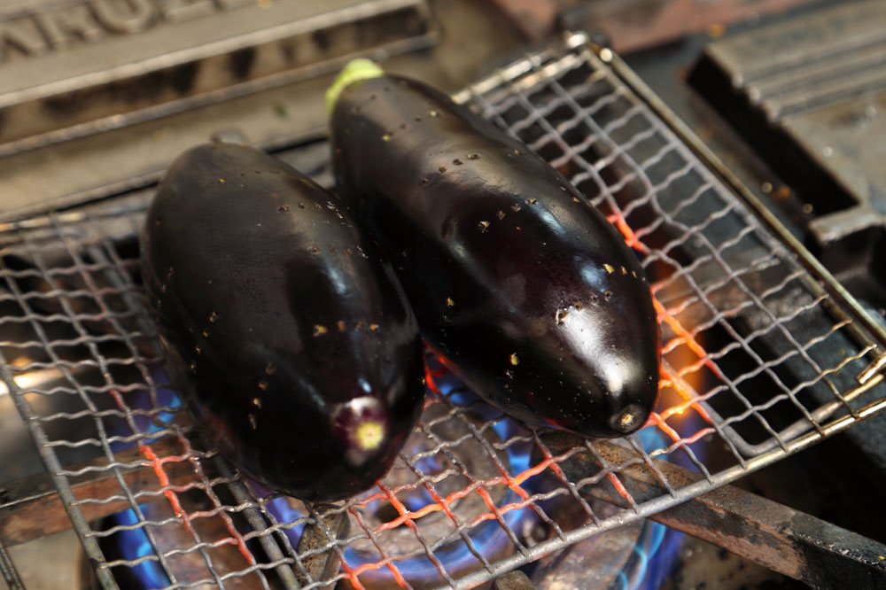 ナスを焼く