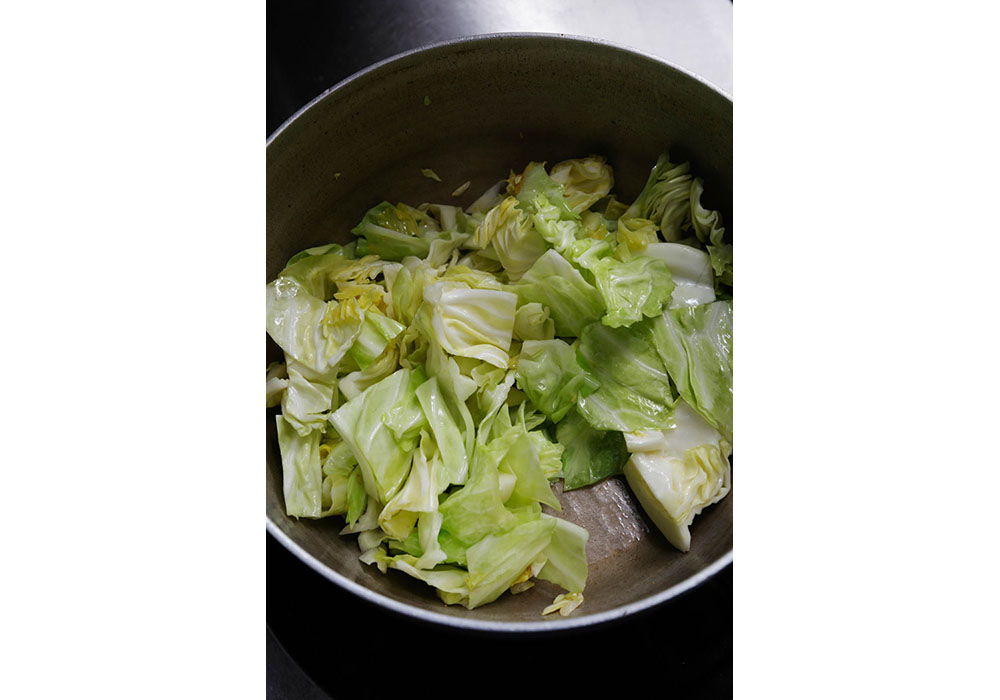 春キャベツは炒めて青臭さをとる