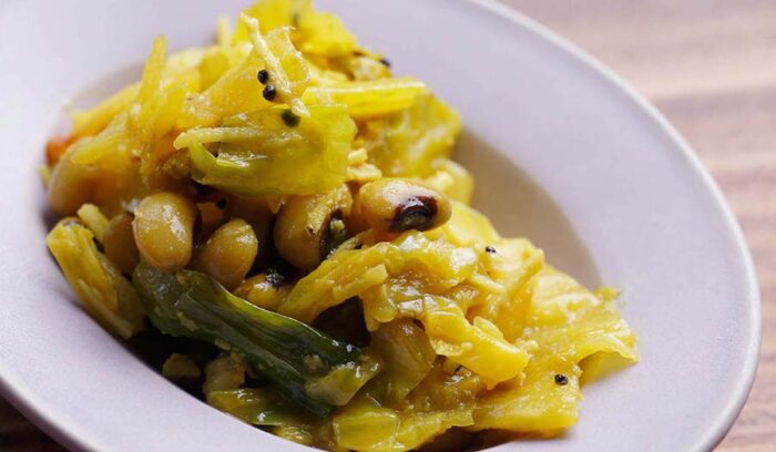 カレーに添えてみよう。南インドのスパイシーな野菜炒め「ポリヤル」