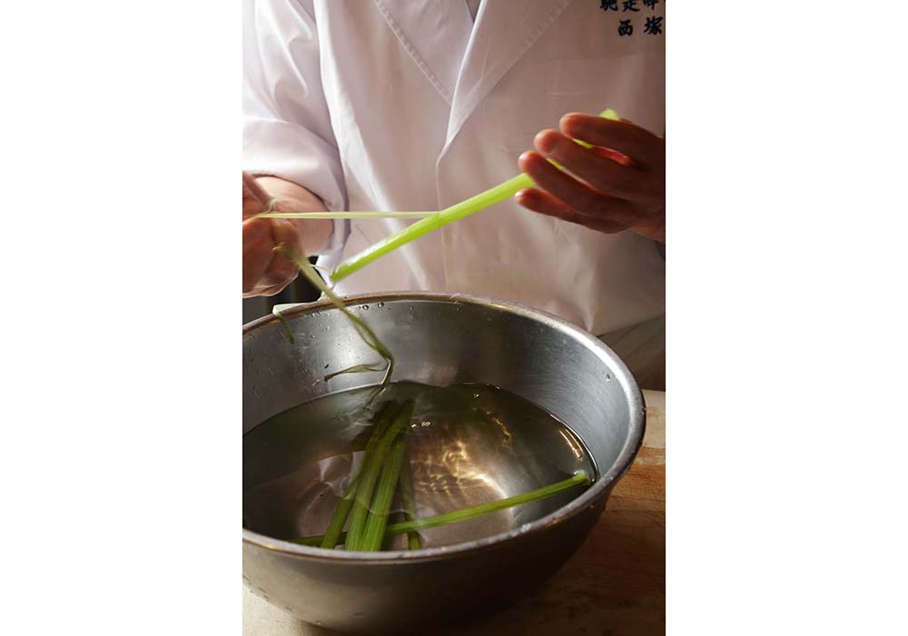 手でスルッとむける