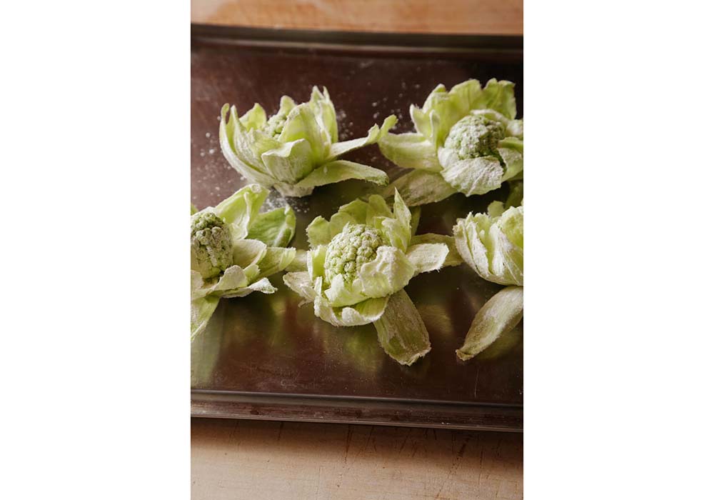 粉を薄くつける