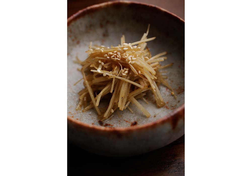 ●皮を使って・・・「山うどのきんぴら」