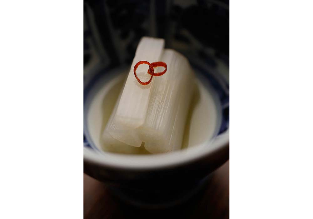 ●根元を使って・・・②「山うど甘酢漬」