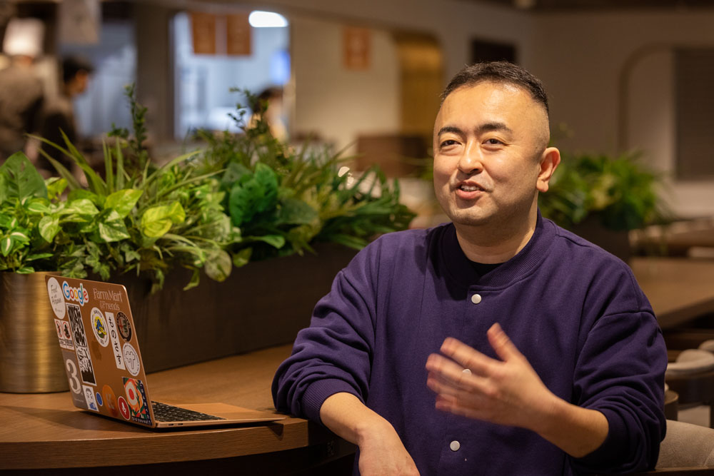 「“社員食堂＝会社の福利厚生施設”という考え方から脱したほうがいい」と荒井茂太さんは言う。