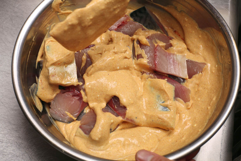 サバを漬け込む