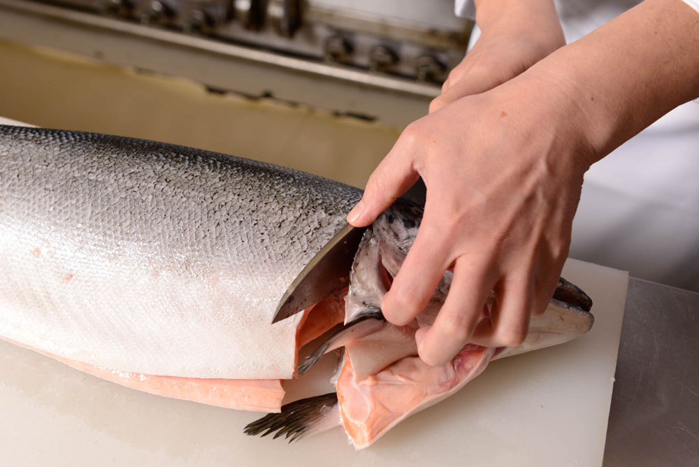 頭と尾を落とす