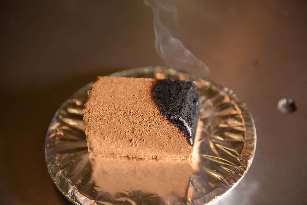 スモークウッドを点火する