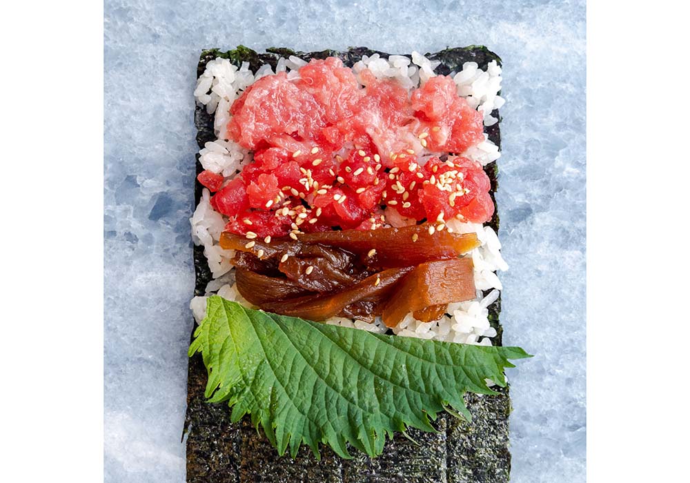 パリに立ち食いすしが登場！ストリートフード感覚で楽しむ手巻きずし