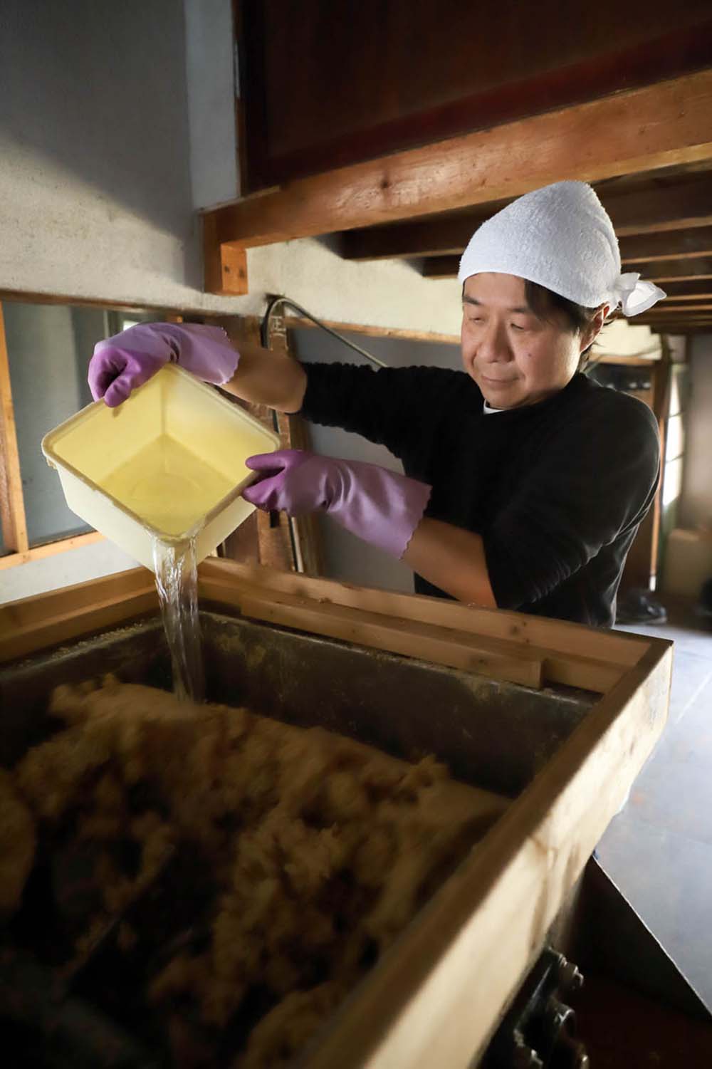 仕込みは製麹からほぼすべて手作業。