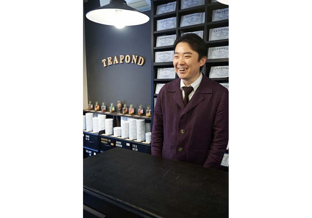 株式会社TEAPOND代表。外資系と日本の紅茶会社で研鑽を積んだ後、2010 年独立。通信販売からスタートし、2014年、東京・清澄白河に第一号店をオープン。インドやスリランカなど現地の茶園で買い付けたものなど厳選した茶葉を揃え、紅茶の楽しさを伝える。