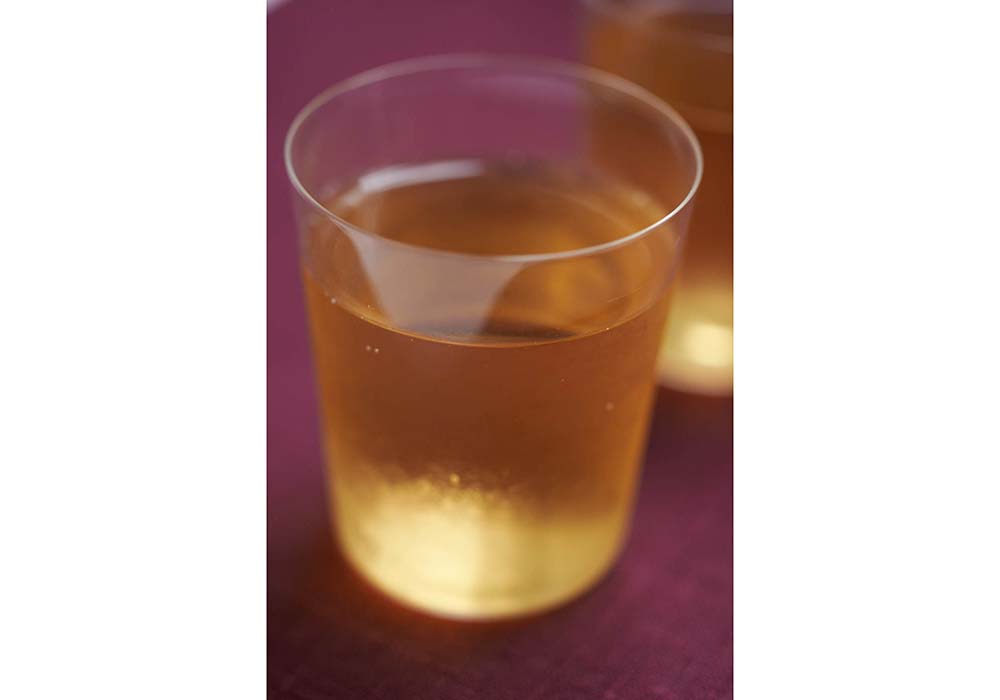 冷蔵で保存し、24時間を目安に飲み切る。