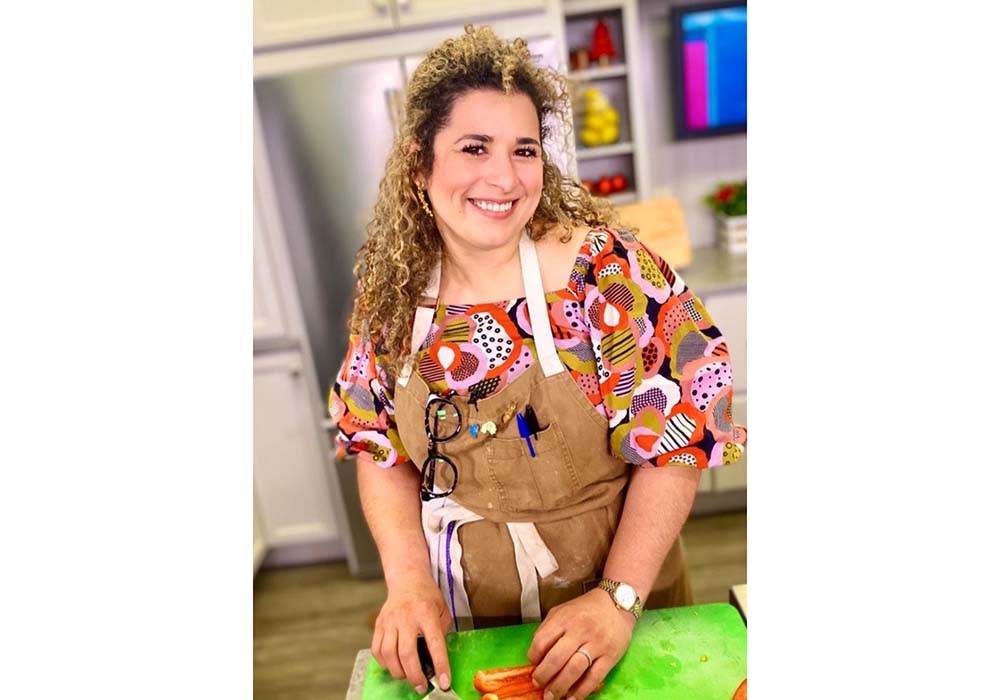 （写真）オーナーシェフのミレナ・パガン氏。マサチューセッツ工科大学を卒業後、会社勤めを経てから一念発起してキャリアチェンジ。2016年に同じくプロビデンスでベーグル専門店を開店・成功させた経歴を持つ。調理学校で学んだ経験は無いが、「練習、練習、また練習。自分の中の“グッド・テイスト”を追求してきた」と語る。