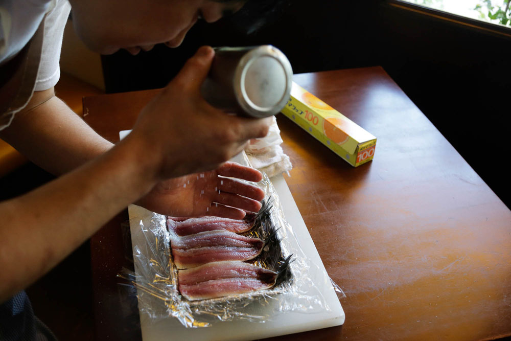 狙う味の半量の塩を振り、40分おく