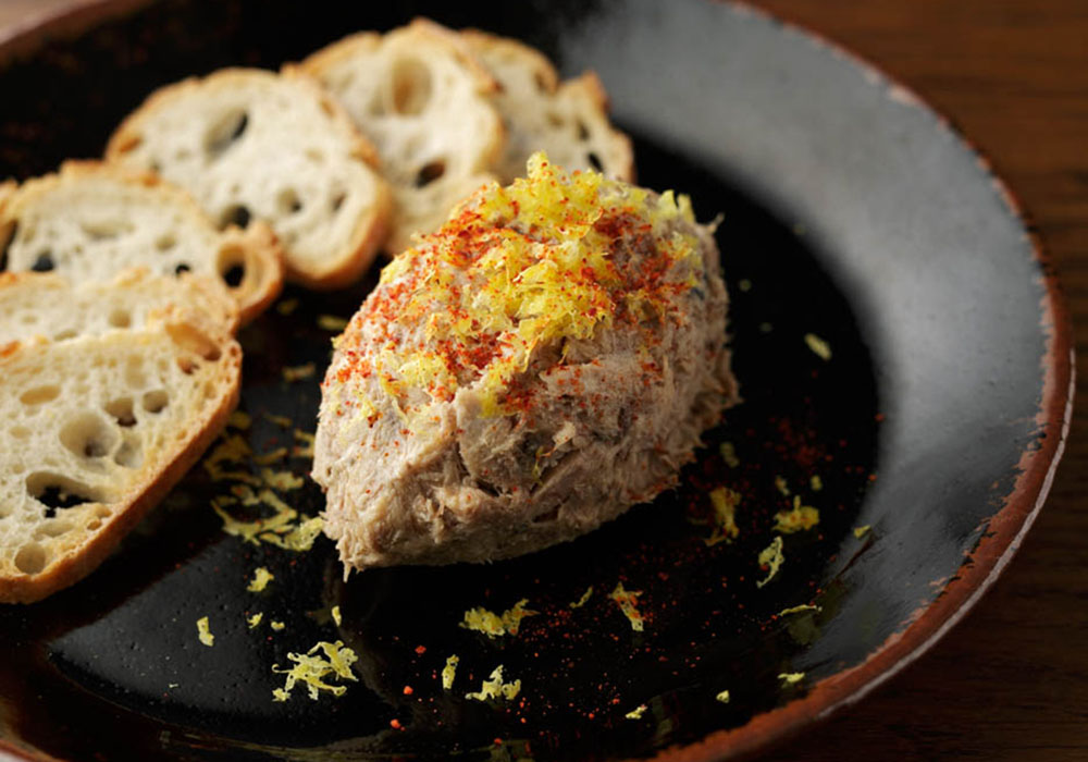 サバで作るフレンチつまみ。「サバのリエット レモンとかんずり風味」